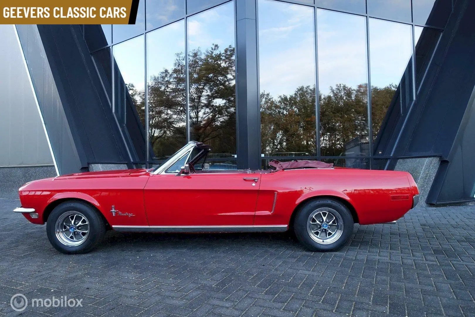 Ford Mustang CONVERTIBLE Rood - 1