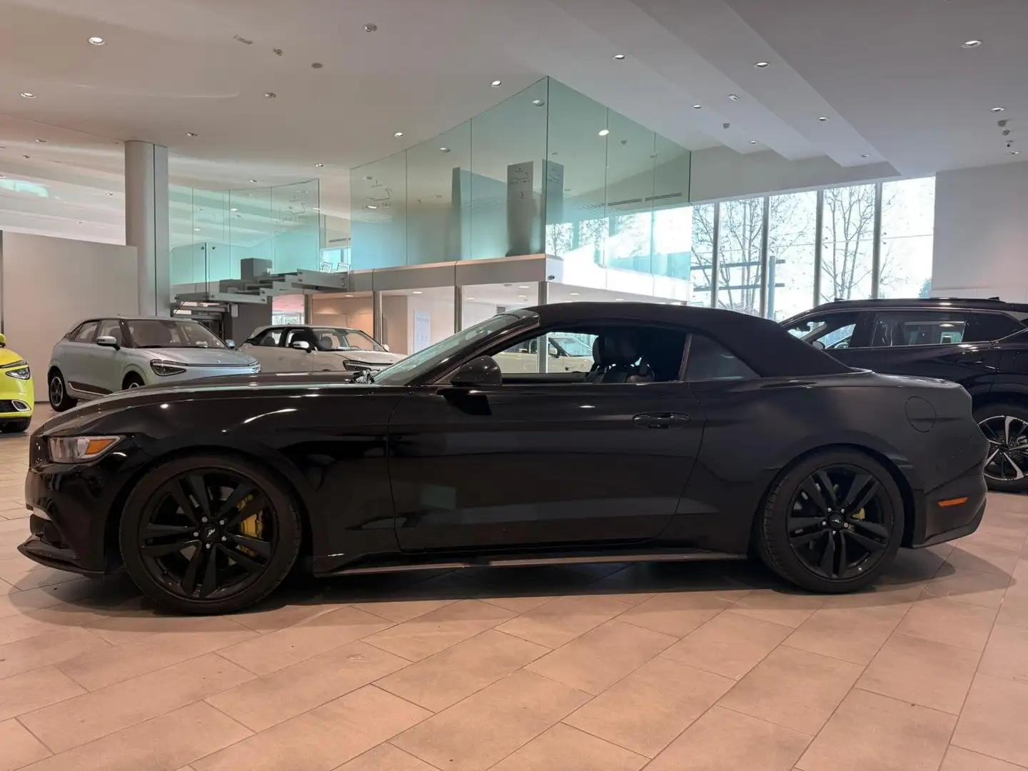 Ford Mustang Mustang VI  Convertible 2.3 ecoboost 317cv auto Schwarz - 2