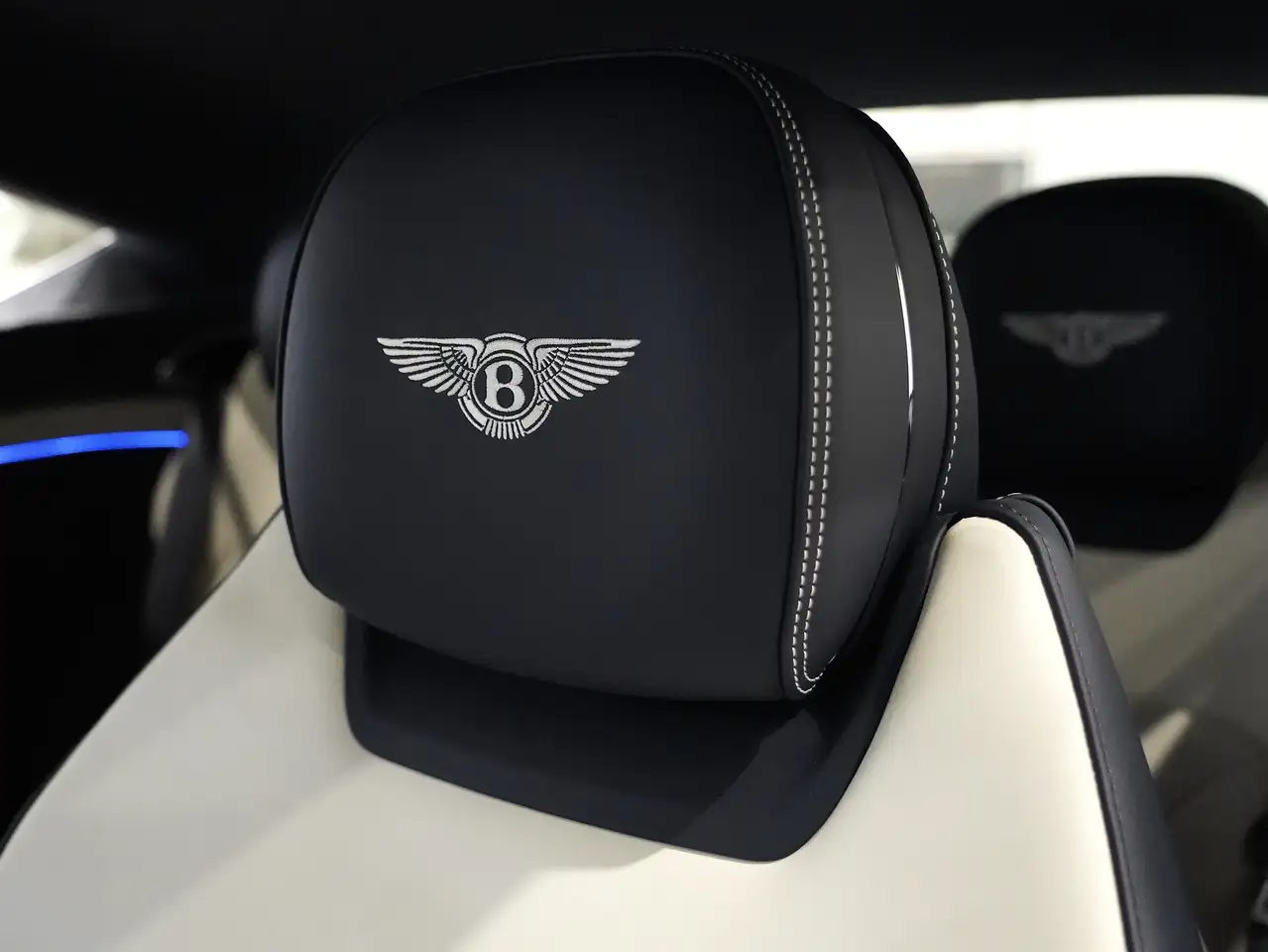 Bentley Continental GT 2026 — фото 9