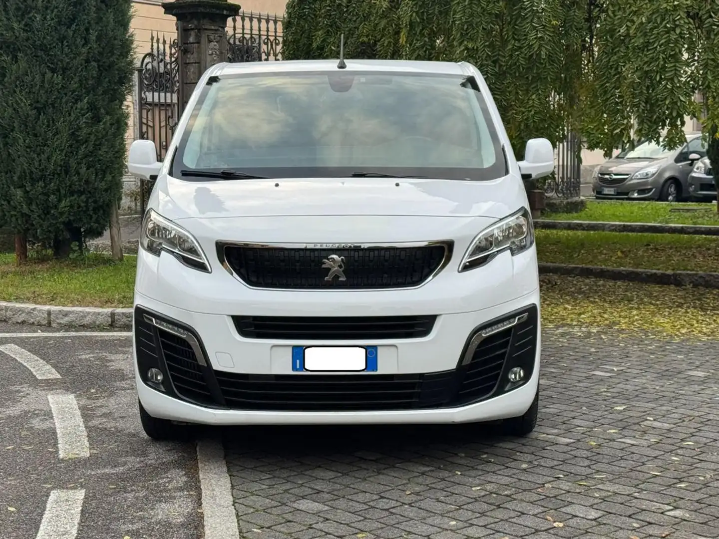 Peugeot Traveller BlueHDi 100 Compact Business Bianco - 2