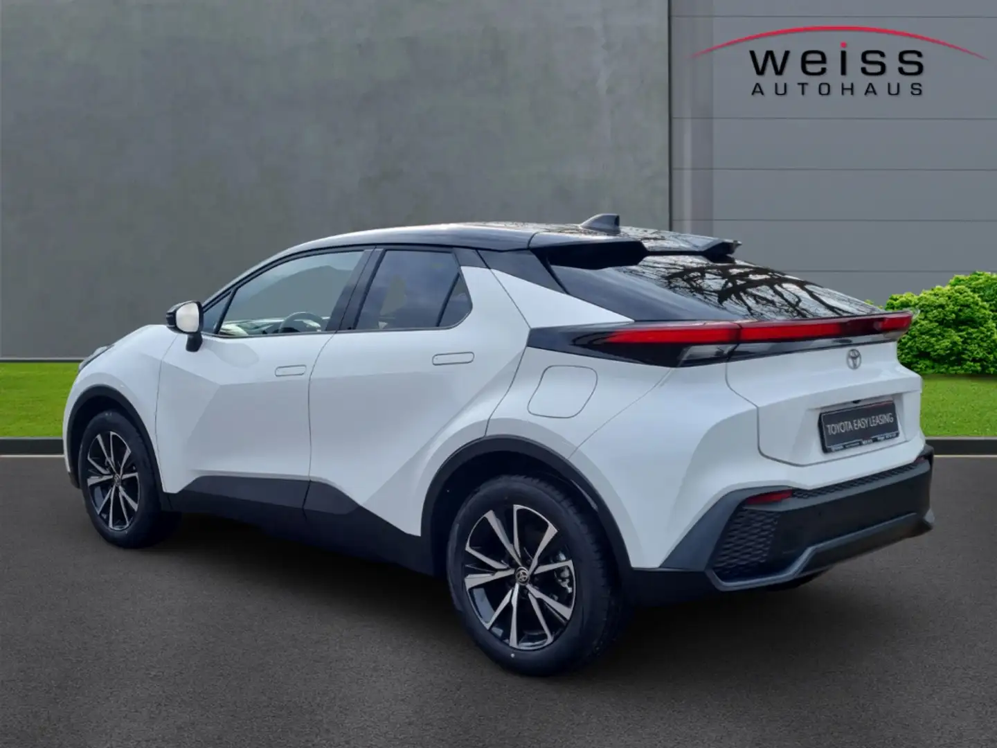 Toyota C-HR Plug-In Hybrid Team D 2.0 Navi LED ACC Apple CarPl Weiß - 2