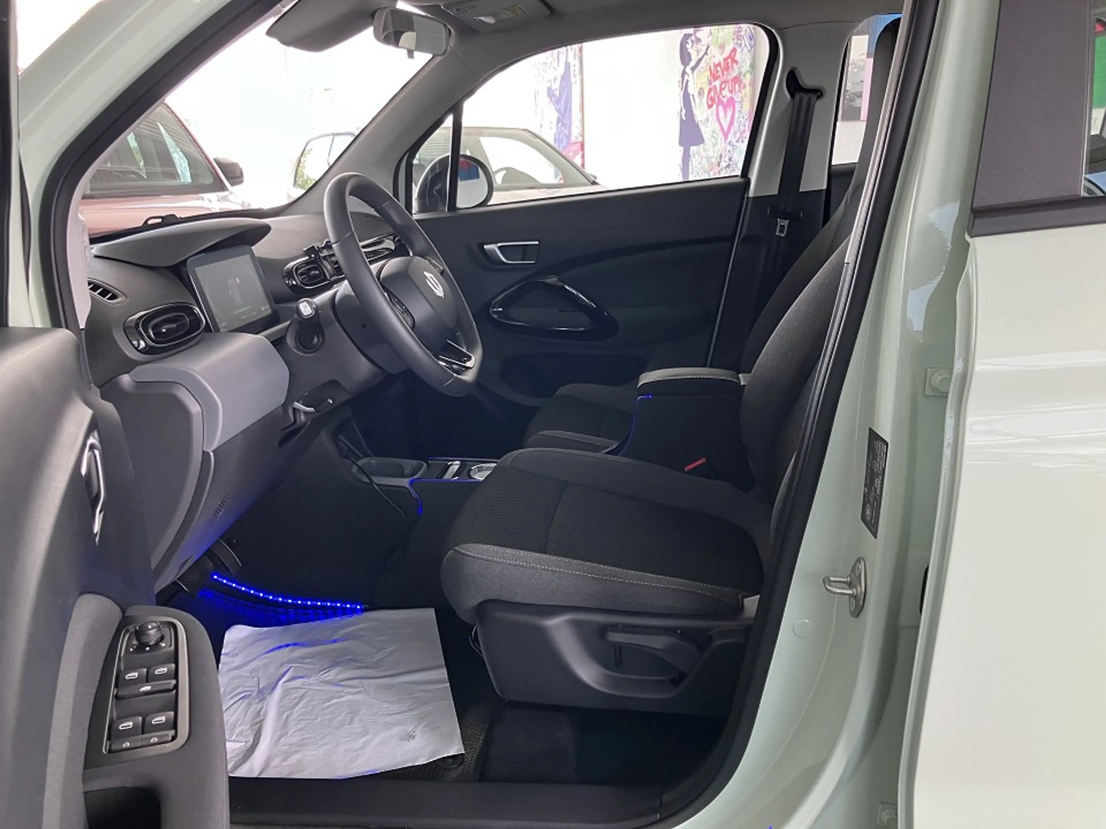 Leapmotor T03 70 kW BEV -Navi/ Kamera/ Pano. — photo 6