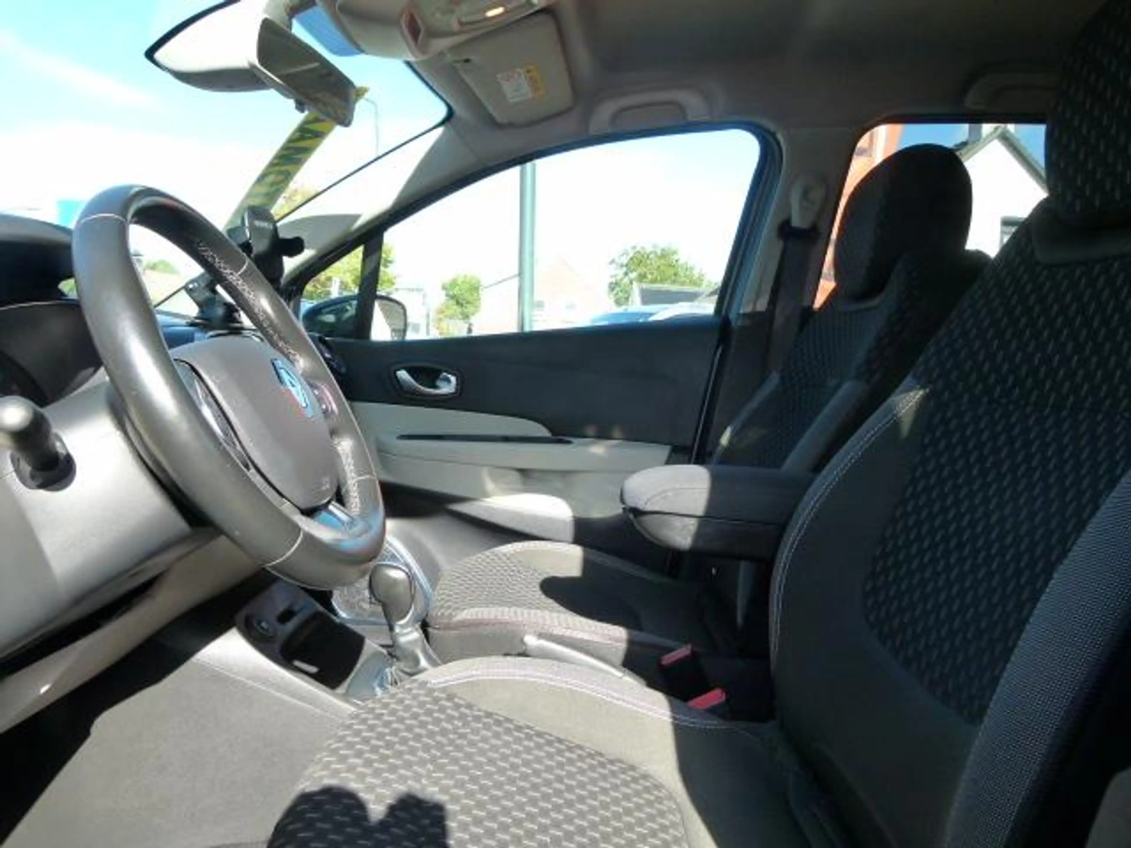 Renault Captur 1.2 TCe Dynamique — photo 9