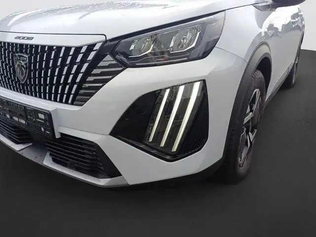 Peugeot 2008 view 9