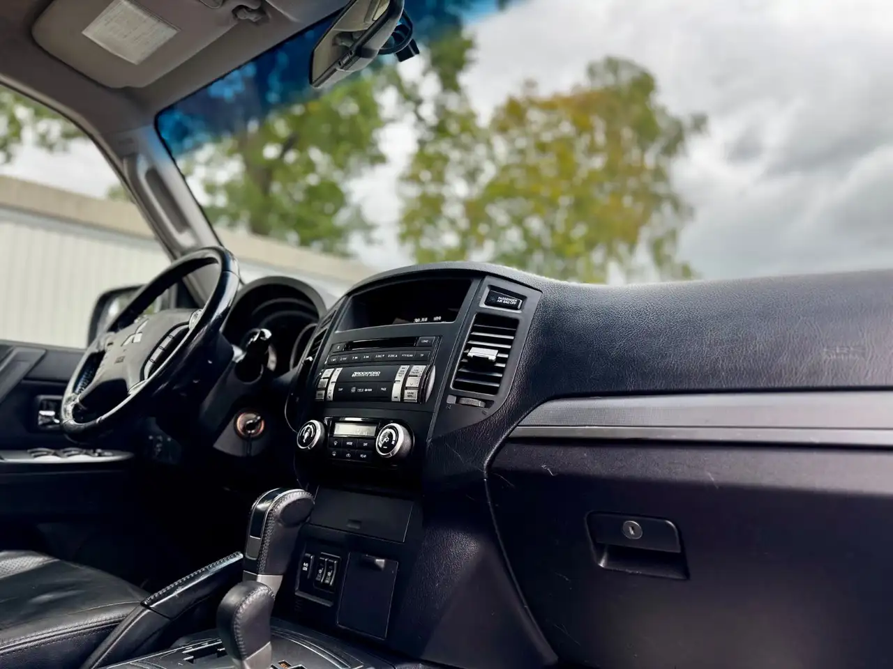 MITSUBISHI PAJERO 4x4 - PACK INTENSE - 170 ch - 192 000KMS - SELLERIE CUIR - VOLANT EN CUIR