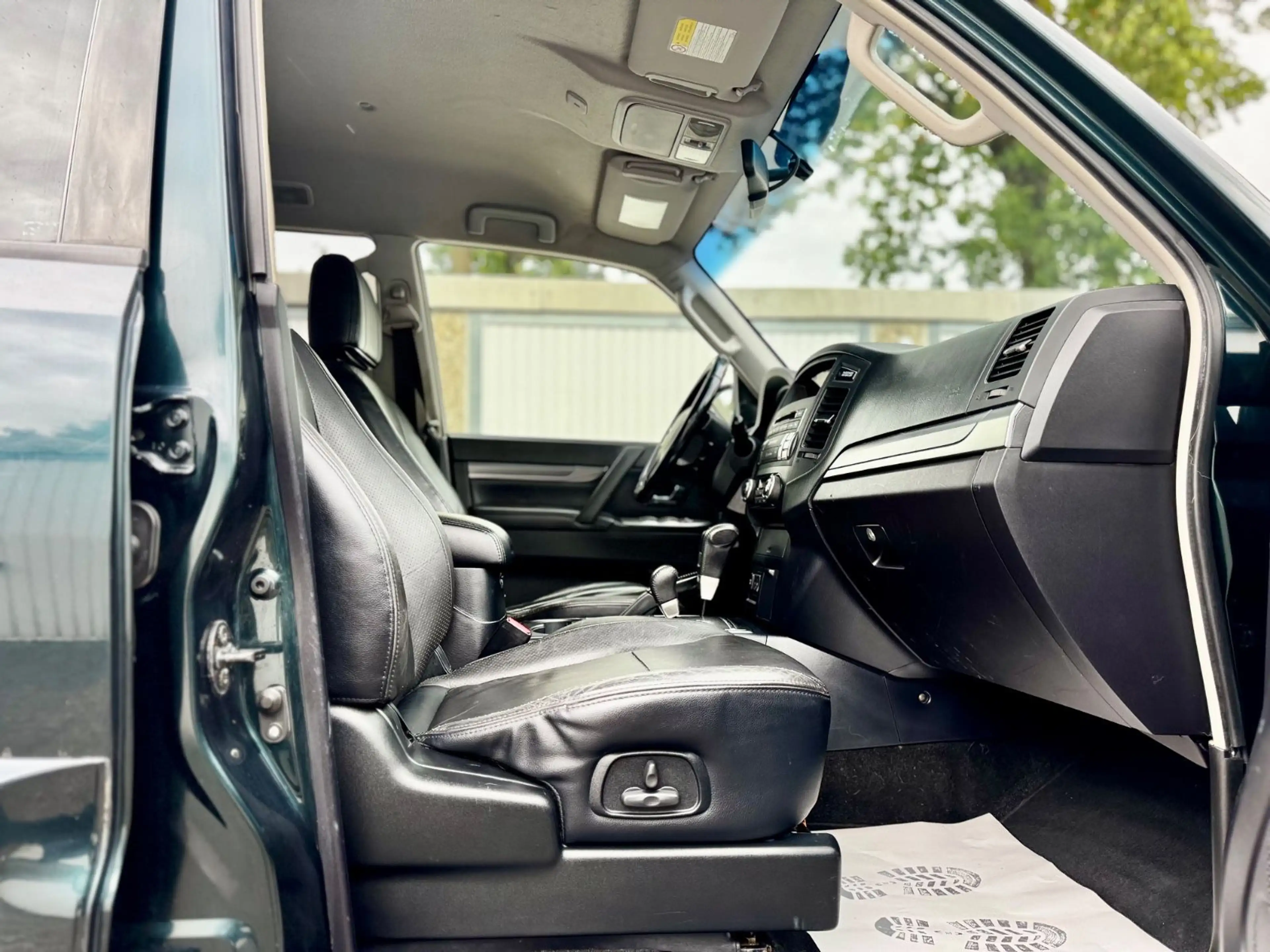 Mitsubishi Pajero 3.2 DI-D Intense — photo 15