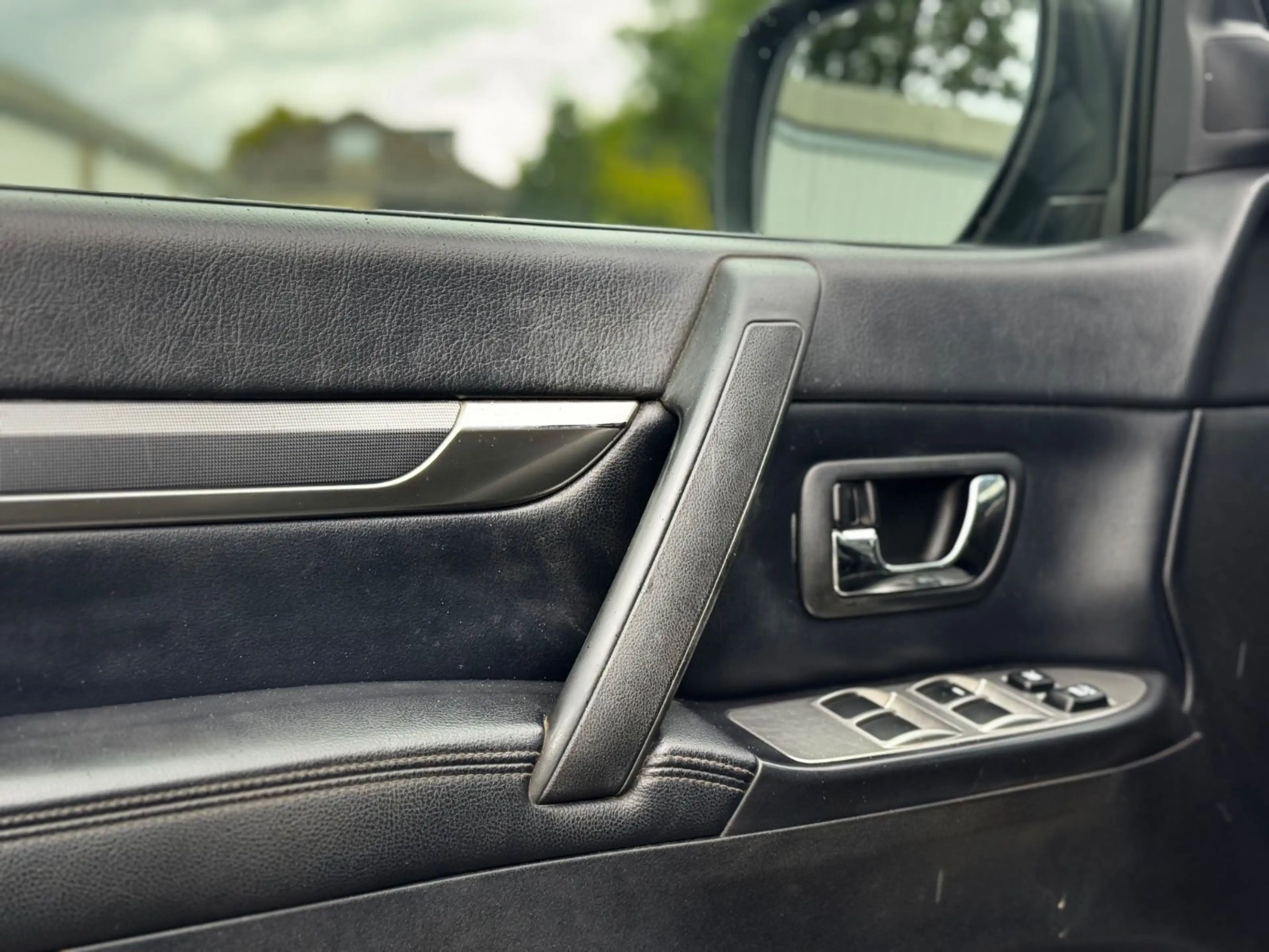 Mitsubishi Pajero 3.2 DI-D Intense — photo 12