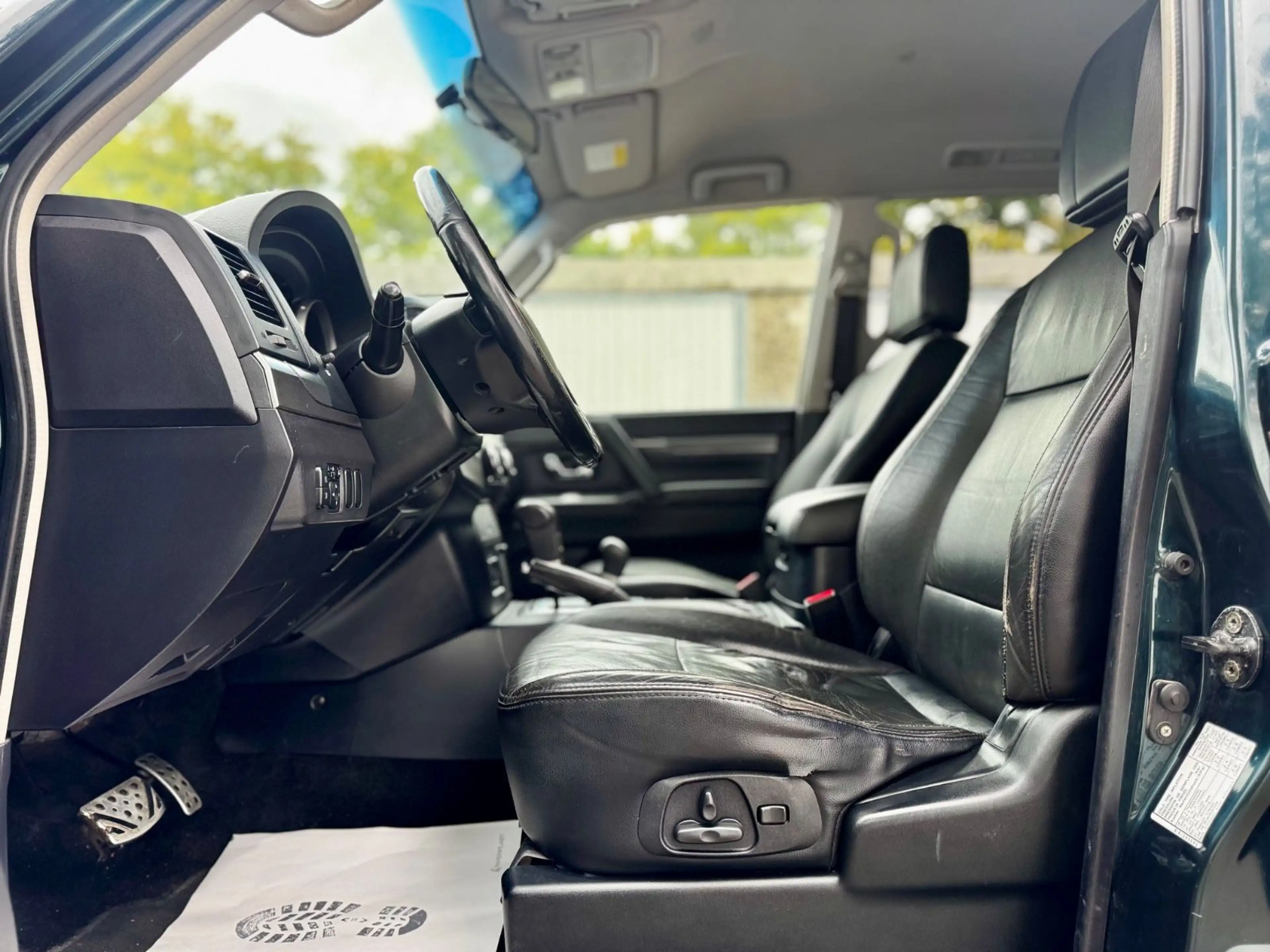 Mitsubishi Pajero 3.2 DI-D Intense — photo 10