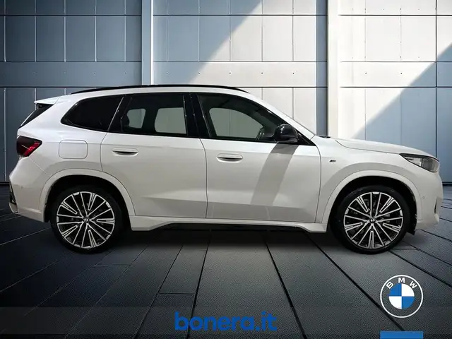 BMW X1 view 4