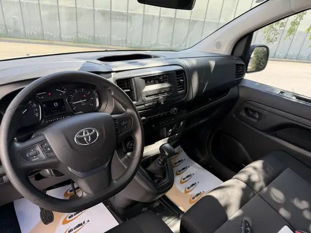Toyota Proace view 13