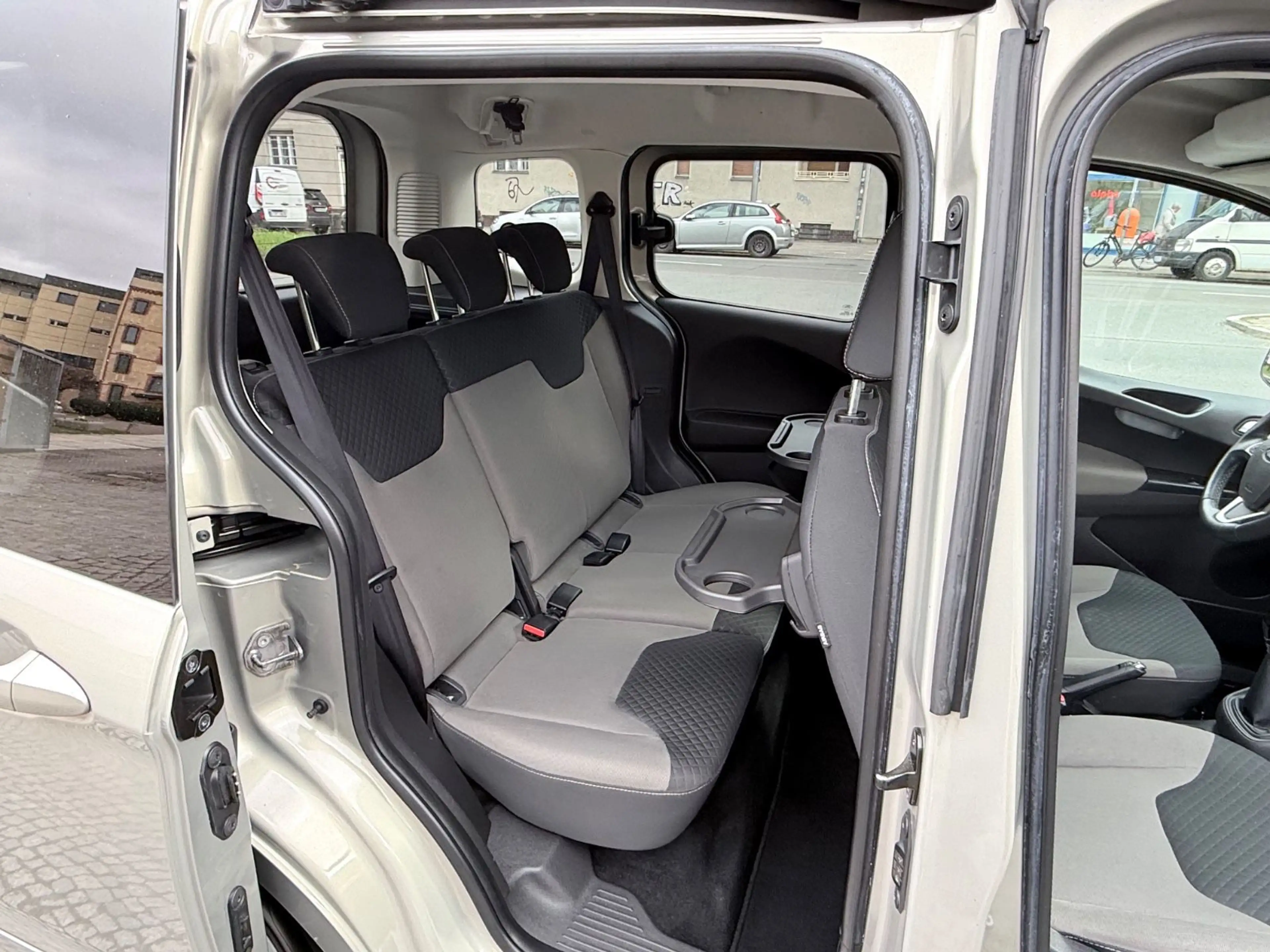 Ford Tourneo Courier TOURNEO COURIER 1.5 TDCi+2xSCHIEBETÜR+TEMPOMAT+ — photo 12