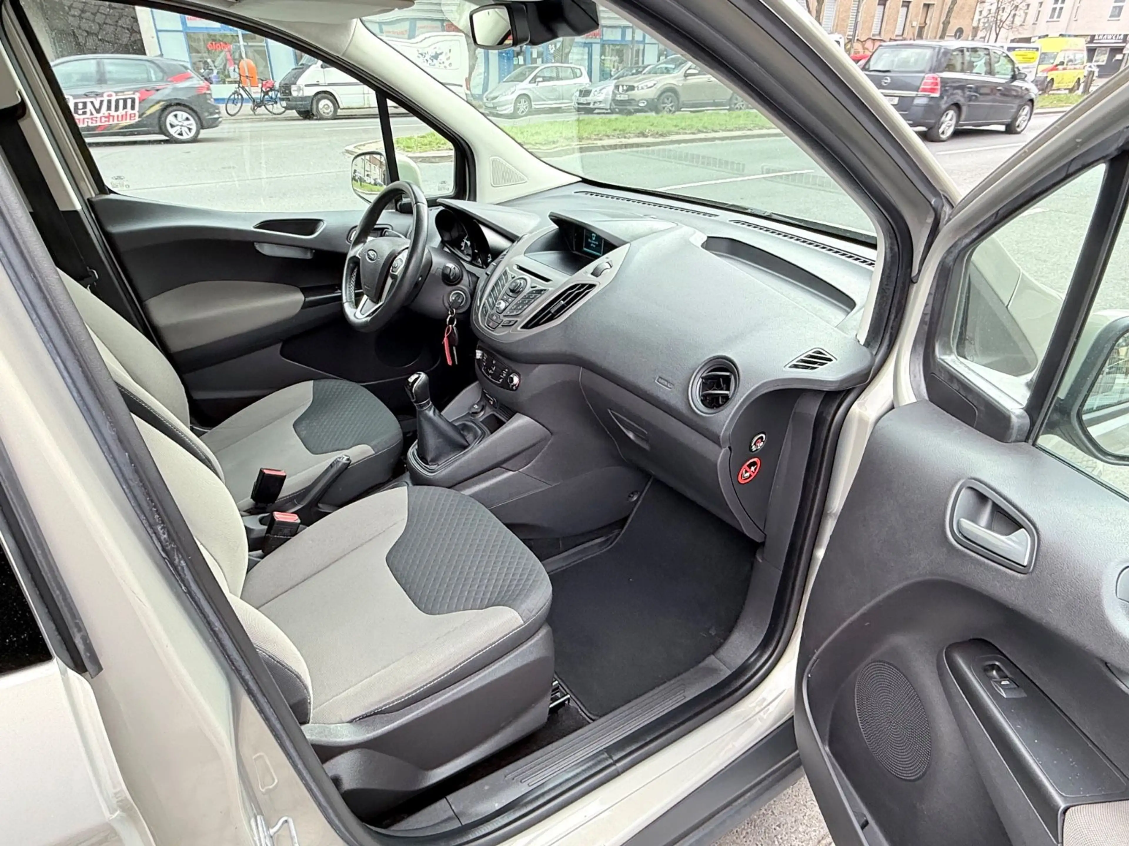Ford Tourneo Courier TOURNEO COURIER 1.5 TDCi+2xSCHIEBETÜR+TEMPOMAT+ — photo 13