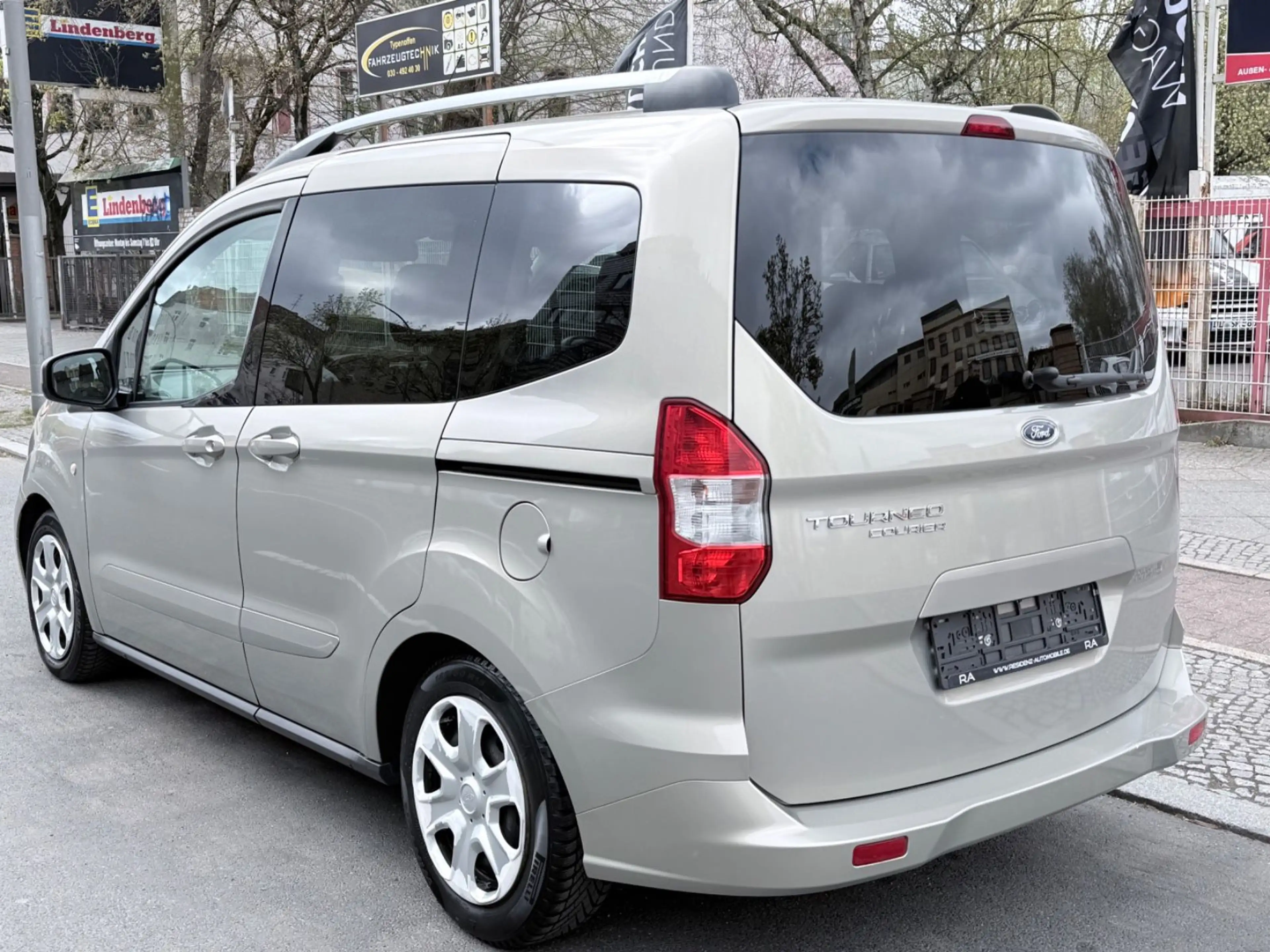 Ford Tourneo Courier TOURNEO COURIER 1.5 TDCi+2xSCHIEBETÜR+TEMPOMAT+ — photo 6