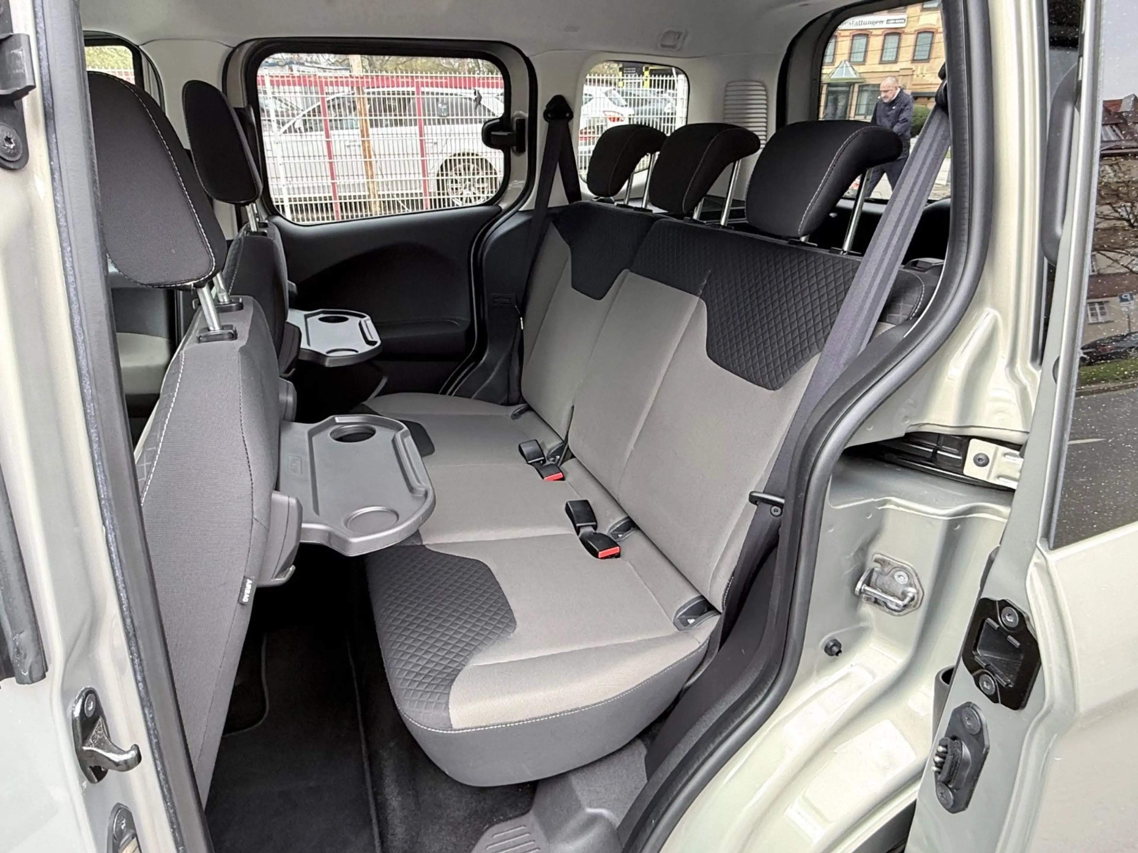 Ford Tourneo Courier TOURNEO COURIER 1.5 TDCi+2xSCHIEBETÜR+TEMPOMAT+ — photo 10