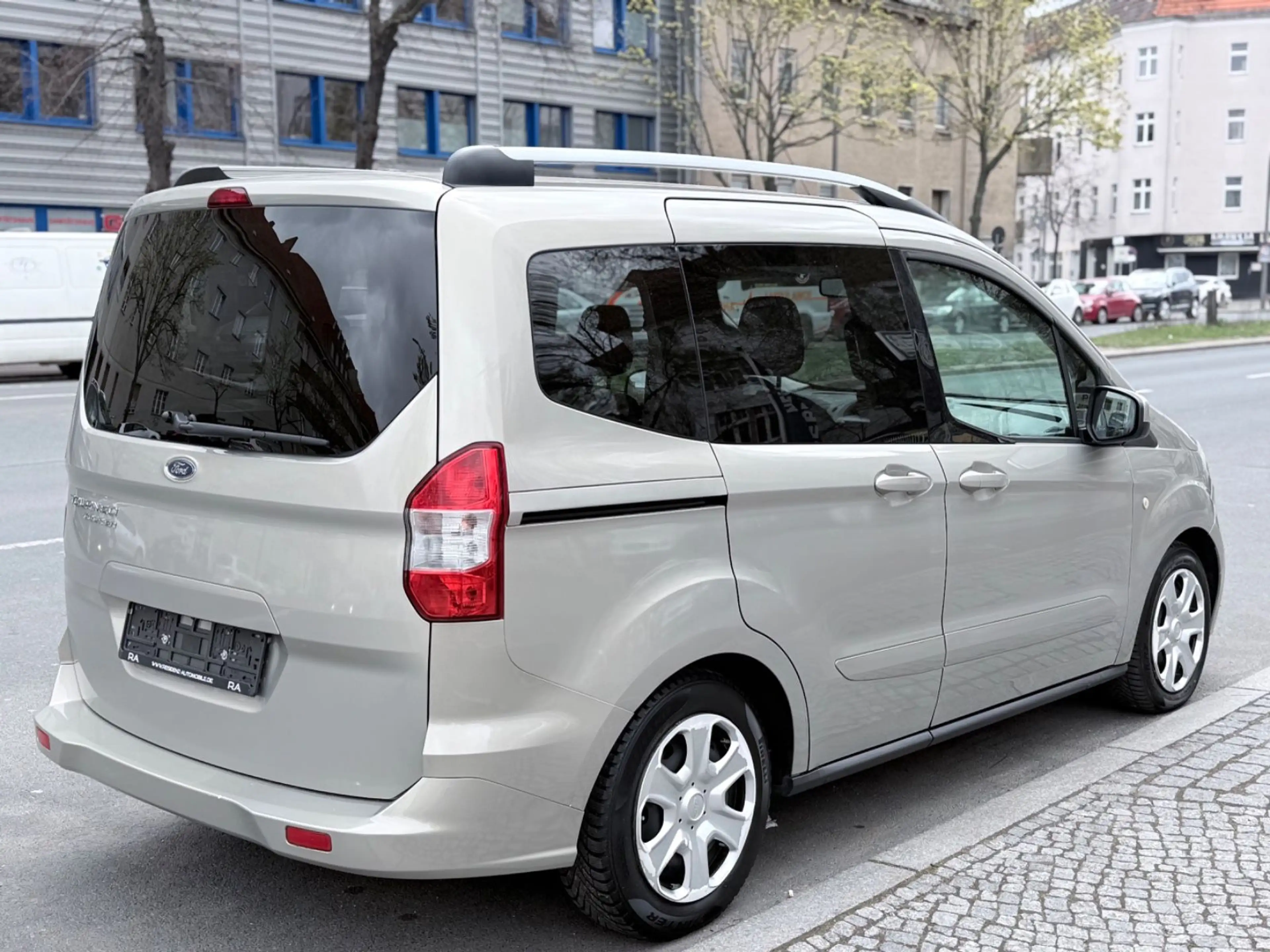 Ford Tourneo Courier TOURNEO COURIER 1.5 TDCi+2xSCHIEBETÜR+TEMPOMAT+ — photo 8