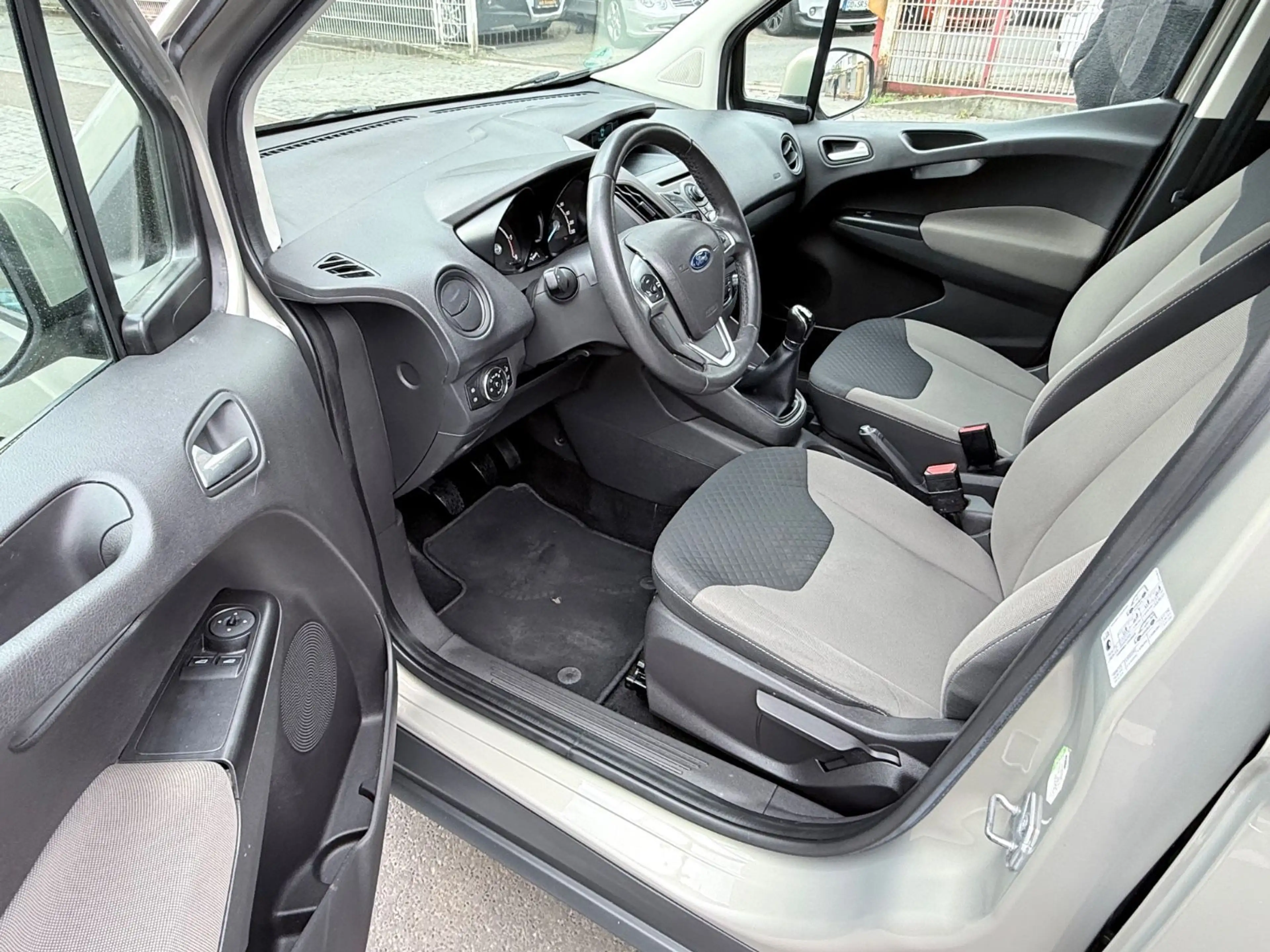 Ford Tourneo Courier TOURNEO COURIER 1.5 TDCi+2xSCHIEBETÜR+TEMPOMAT+ — photo 9