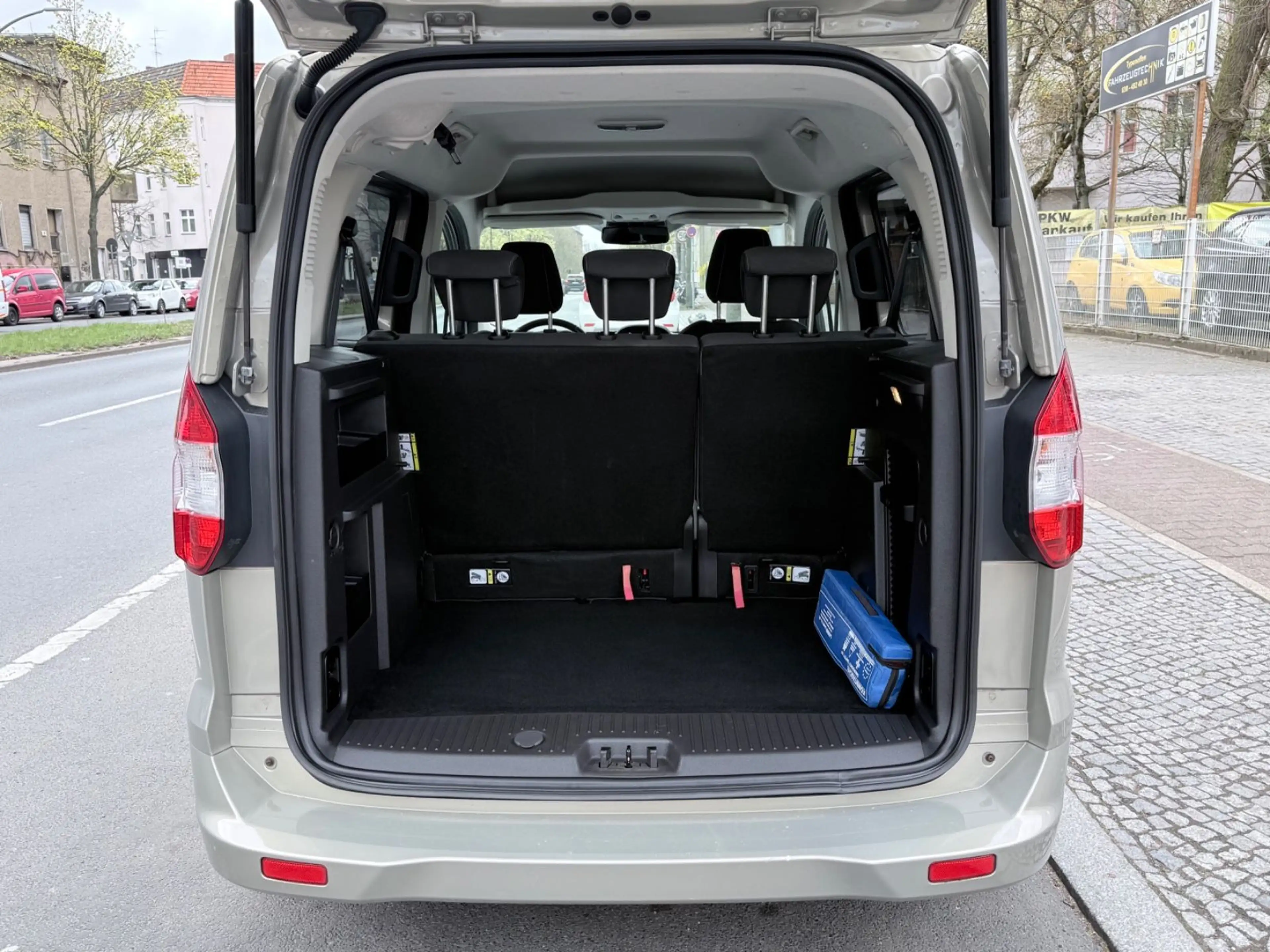 Ford Tourneo Courier TOURNEO COURIER 1.5 TDCi+2xSCHIEBETÜR+TEMPOMAT+ — photo 11
