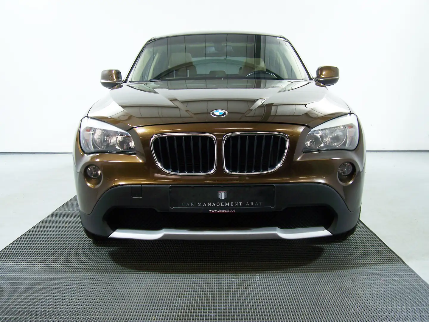 BMW X1 18 i sDrive AUTOM LEDER+PANO+SHZ+TEMP+PDC Braun - 2