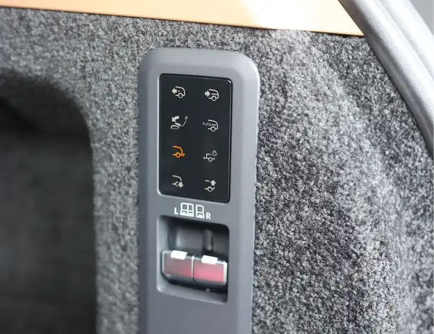 Land Rover Range Rover view 23