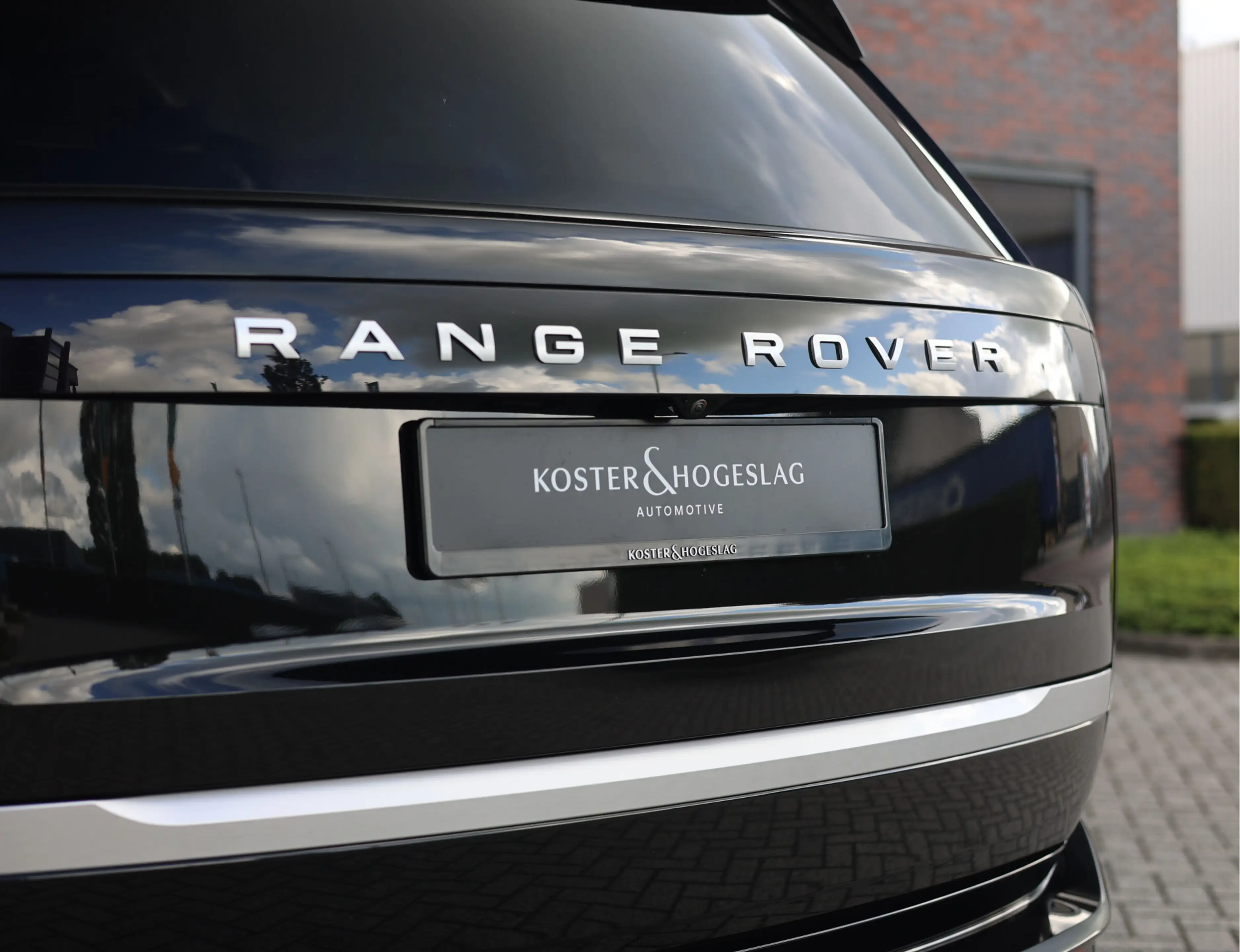 Land Rover Range Rover P550e Autobiography | SVO Bespoke Interior - Merid — photo 11