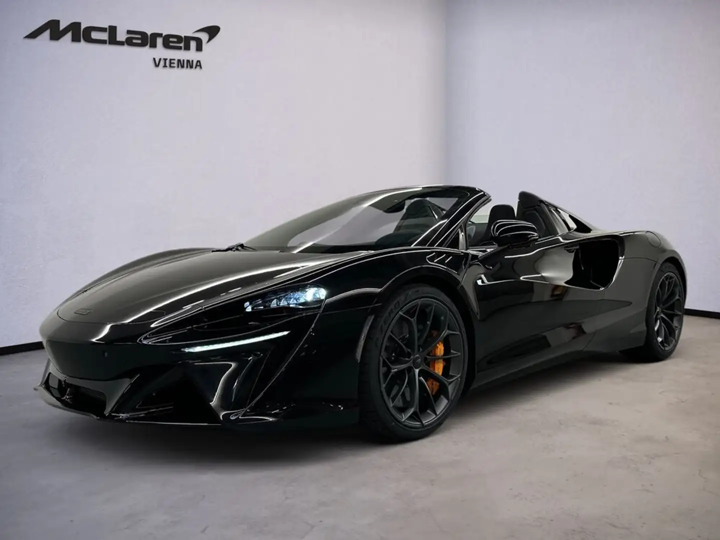McLaren Artura Artura Spider/Onyx Black/Stealth/B&W Чёрный - 1