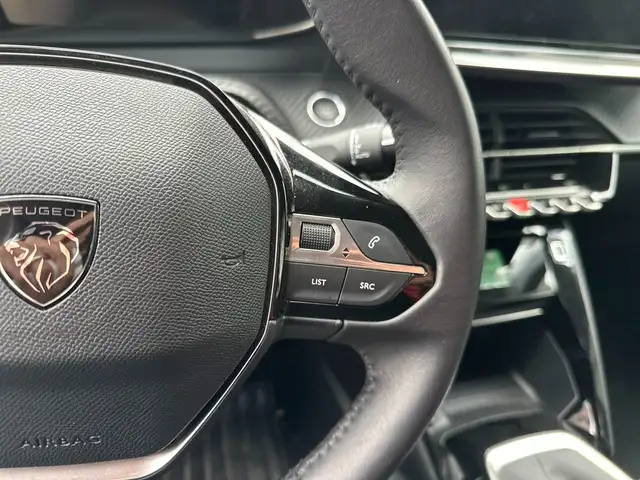 Peugeot 208 view 8