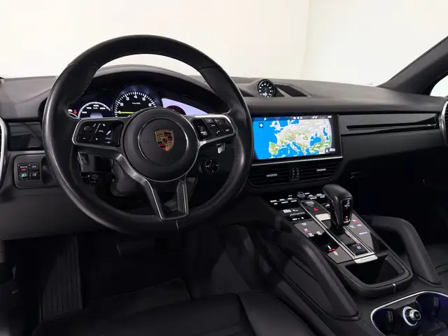 Porsche Cayenne III E-Hybrid Aut/Panorama/Sport-Chrono/AHK/PASM Ansicht 11