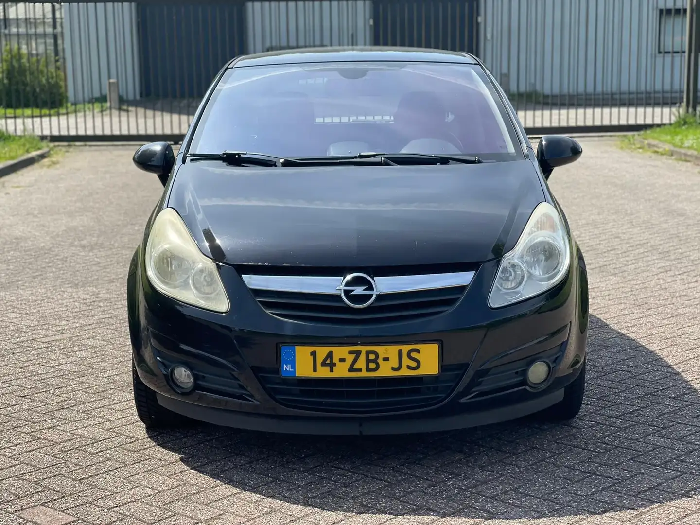 Opel Corsa 1.4-16V Cosmo/APK TOT 01-02-2025 Zwart - 2