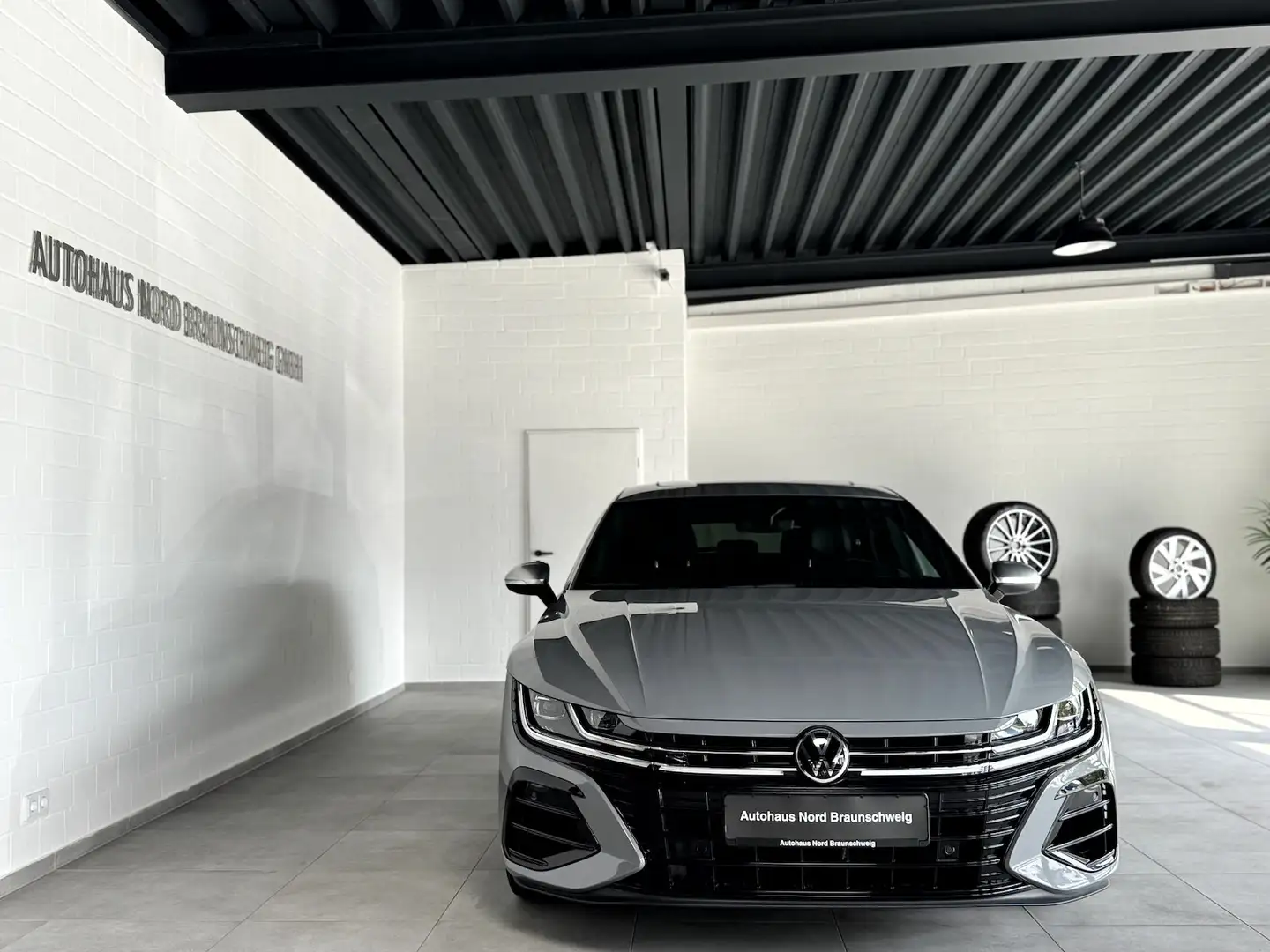 Volkswagen Arteon Shooting Brake R 2.0 TSI*IQ*Pano*AHK*360* Grau - 2