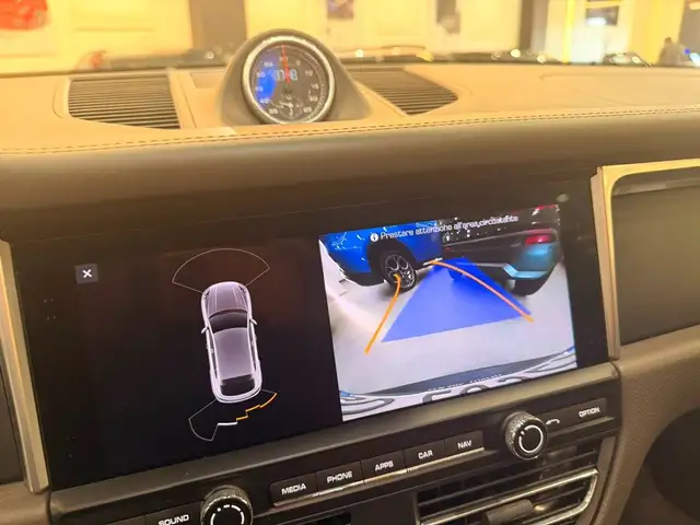 Porsche Macan view 8