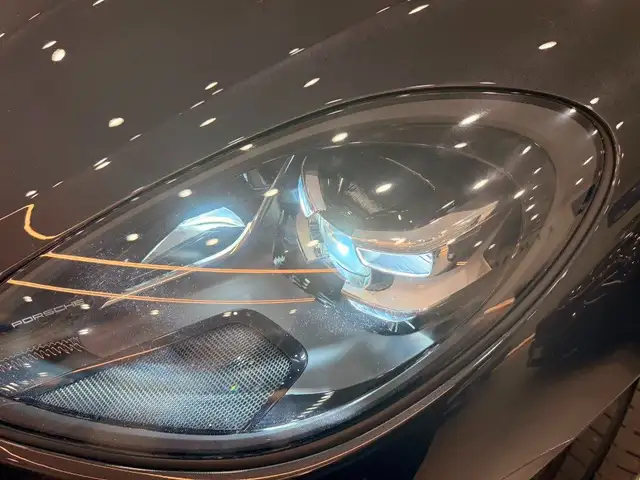 Porsche Macan view 10