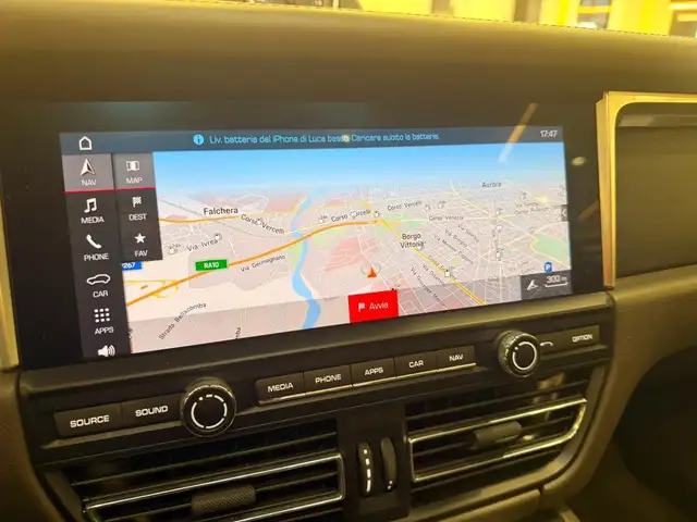 Porsche Macan view 6