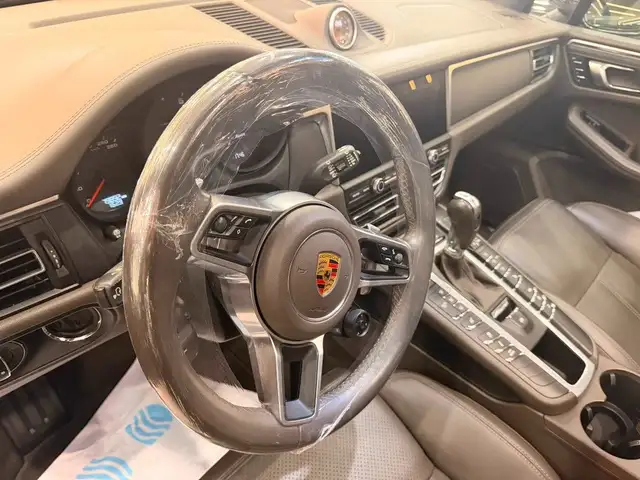 Porsche Macan view 5