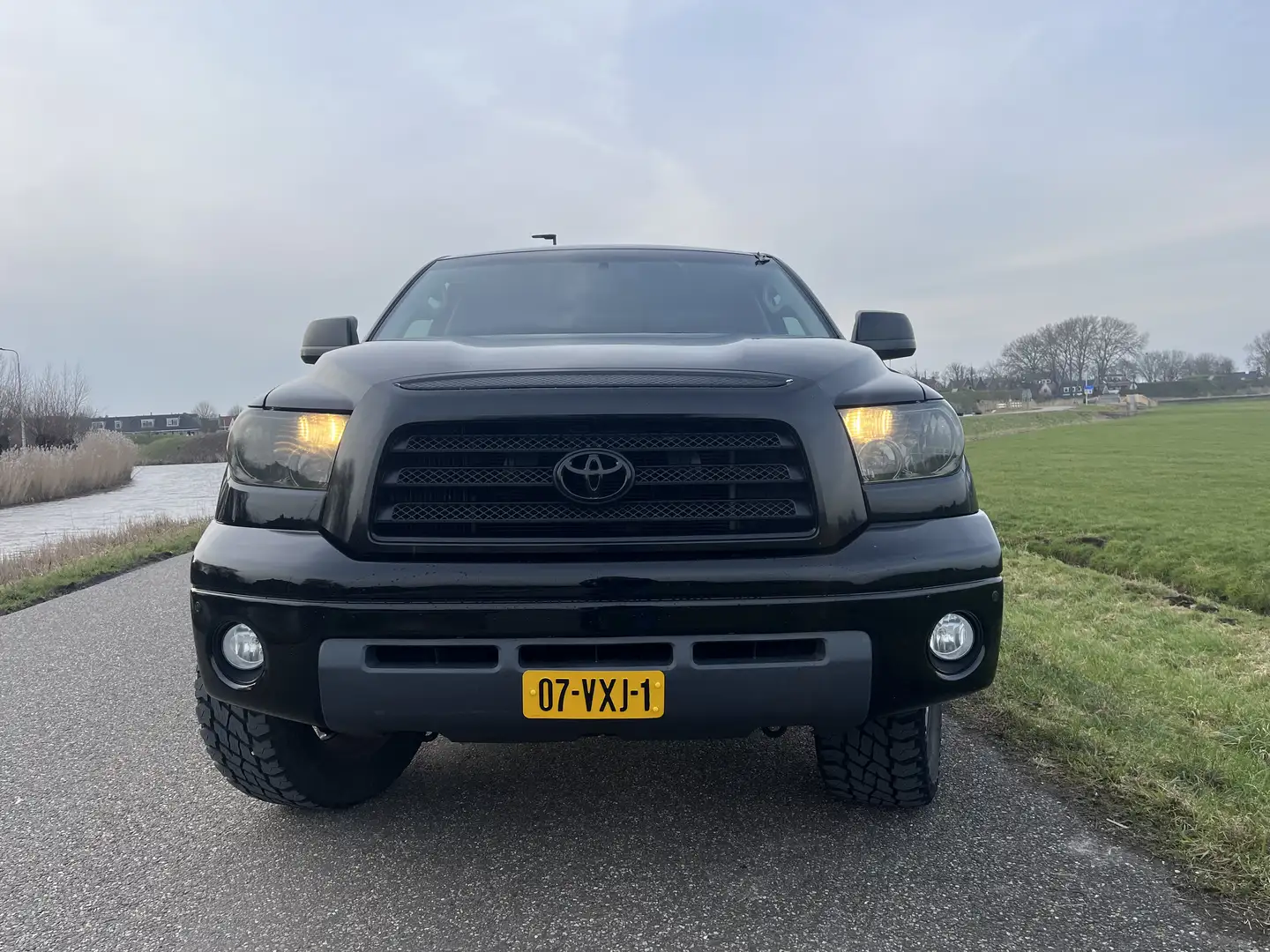 Toyota Tundra Sr5 Schwarz - 1