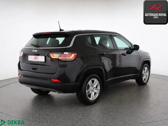 Jeep Compass view 4