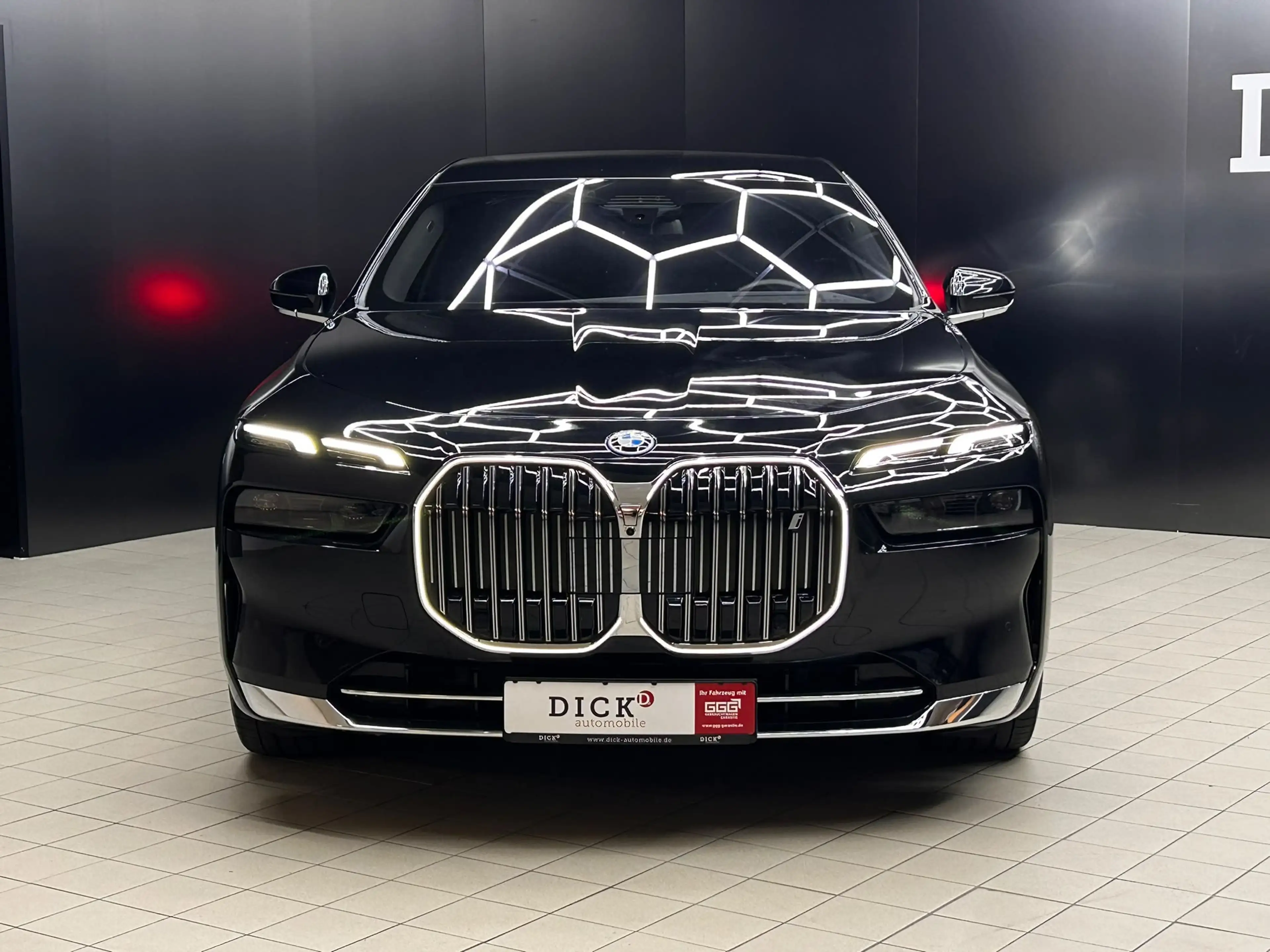 BMW i7 eDr 50 Design Pure Excellen PANO+HEAD+360+B&W — photo 3