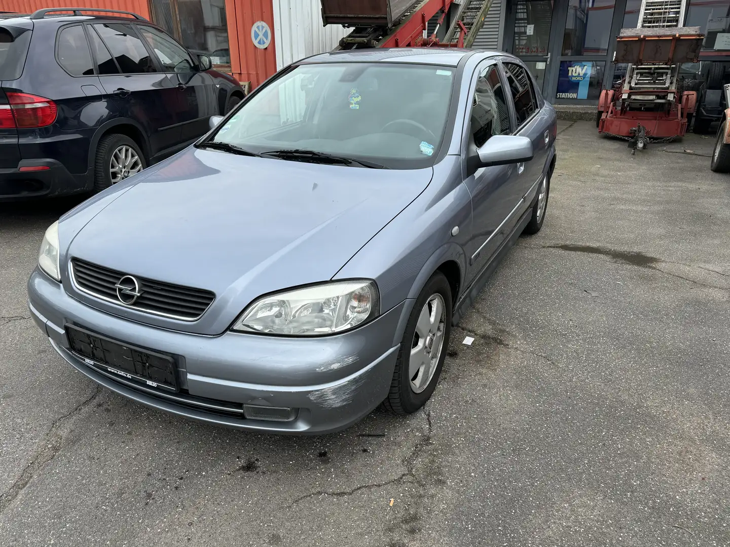 Opel Astra 1.6 Elegance Automatik Grau - 1