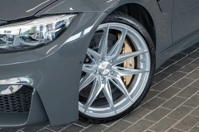 BMW M4 view 11