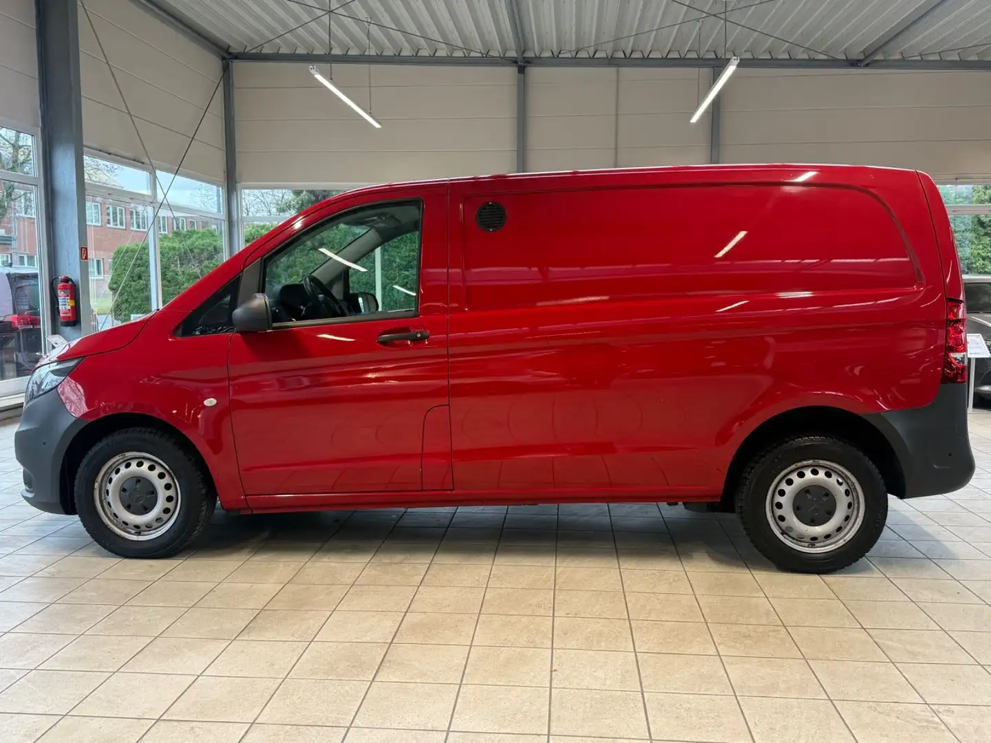 Mercedes-Benz Vito Kasten 111 CDI FWD kompakt/1Hd/Klima/PDC Rot - 2