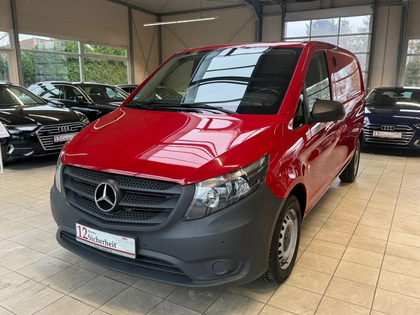 Mercedes-Benz Vito Kasten 111 CDI FWD kompakt/1Hd/Klima/PDC Rot - 1