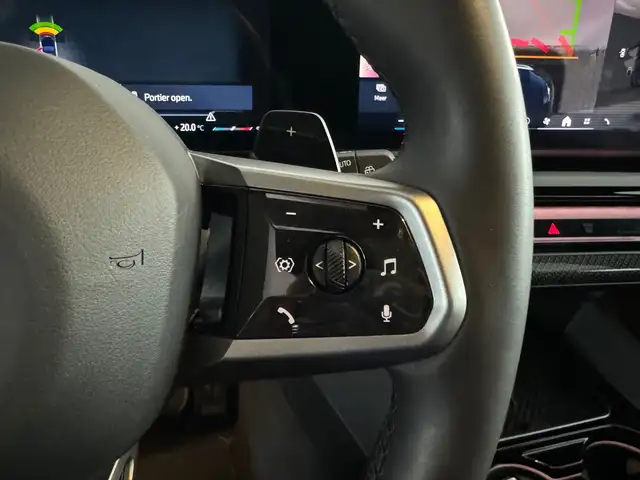 BMW 5 Series view 14