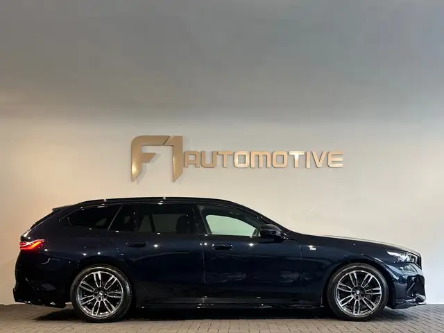 BMW 5 Series view 10