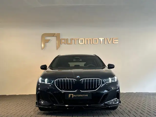BMW 5 Series view 9