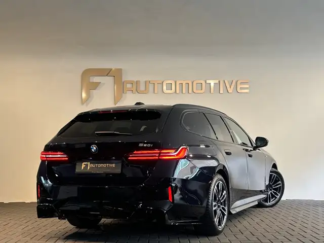 BMW 5 Series view 3