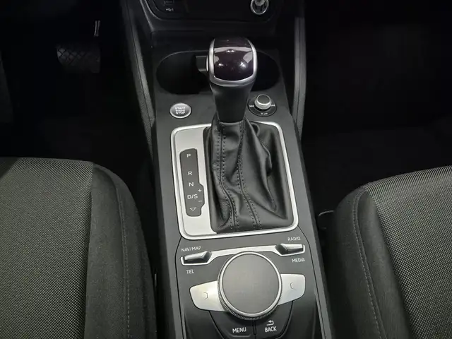 Audi Q2 view 11