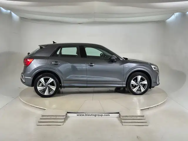 Audi Q2 view 5