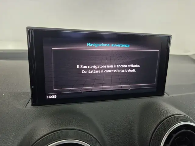 Audi Q2 view 13