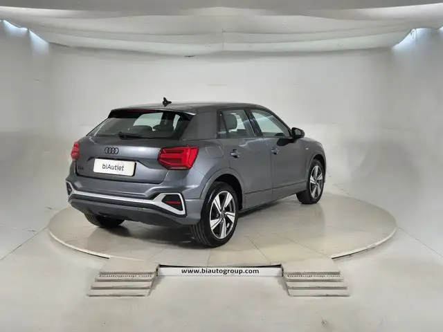 Audi Q2 view 4