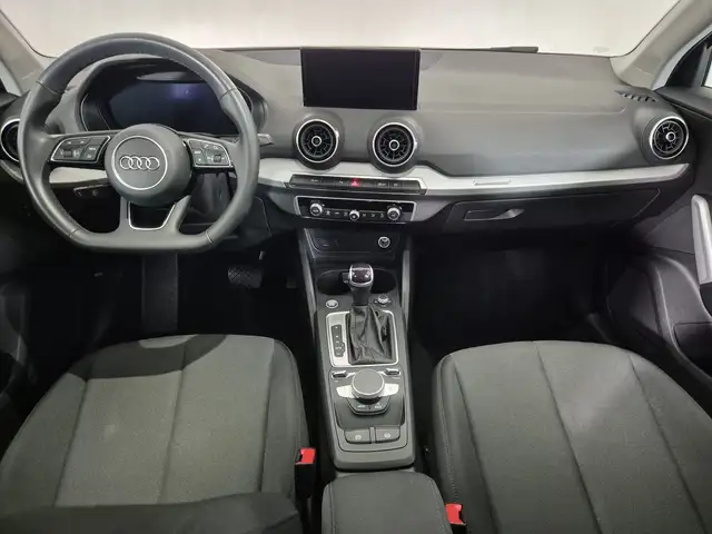 Audi Q2 view 8