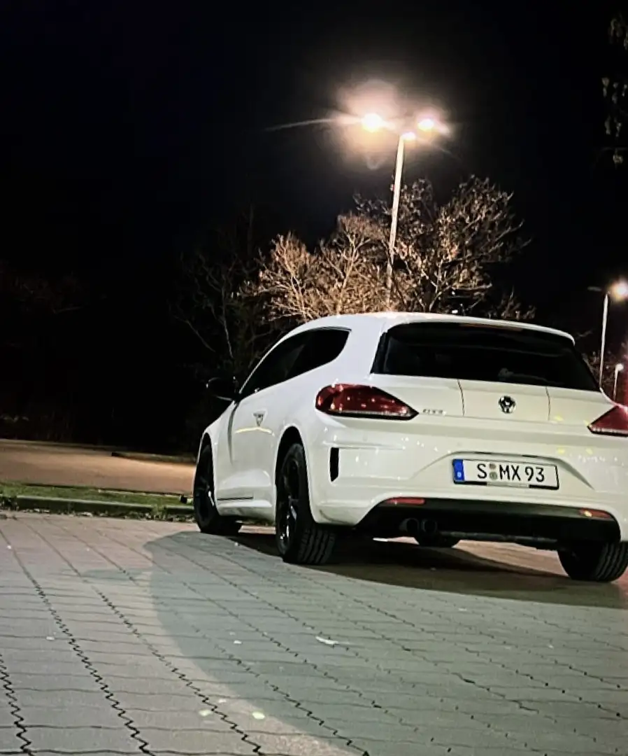 Volkswagen Scirocco 2.0 GTS (BlueMotion Technology) DSG - 2
